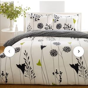 Perry Ellis King Comforter Set - w/ King Shams